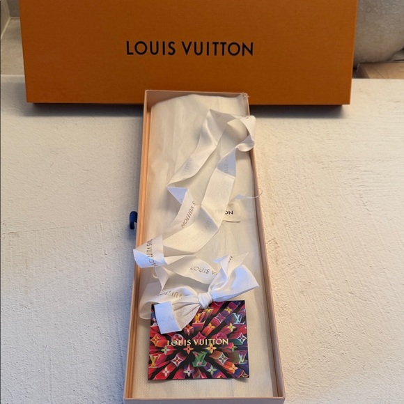 Louis Vuitton Monogram Tie - Picture 12 of 15